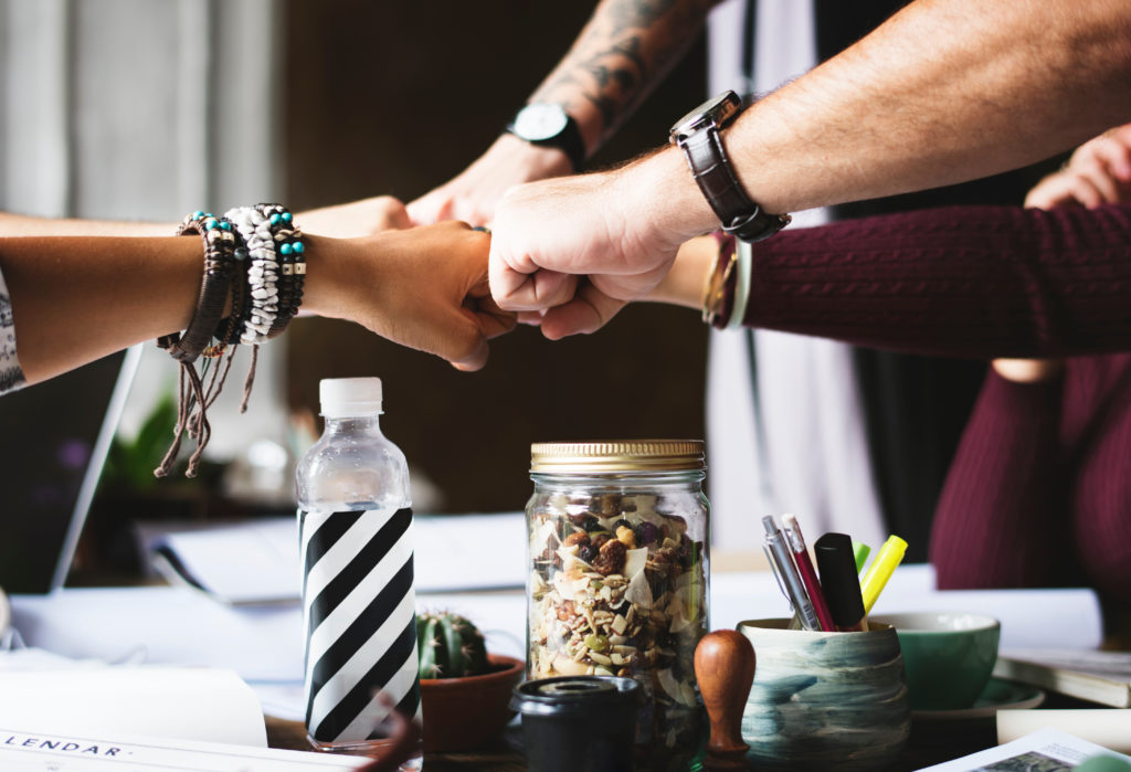 get in on - English phrasal verbs for business